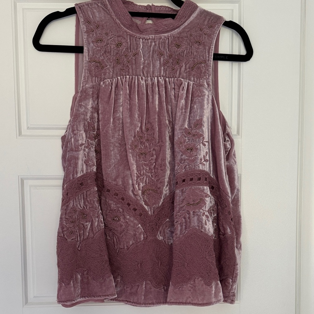 Floreat Velvet Embroidered Sleeveless Blouse in Dusty Rose
